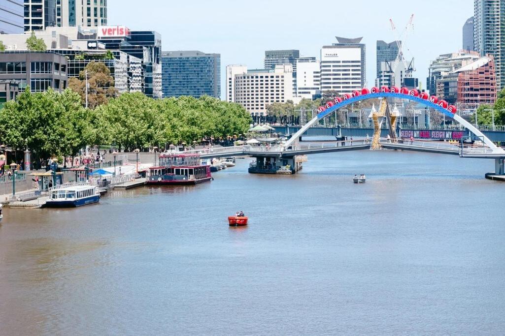 Top-tier 2 Bdrm View Southbank 47th Floor Apartment Melbourne