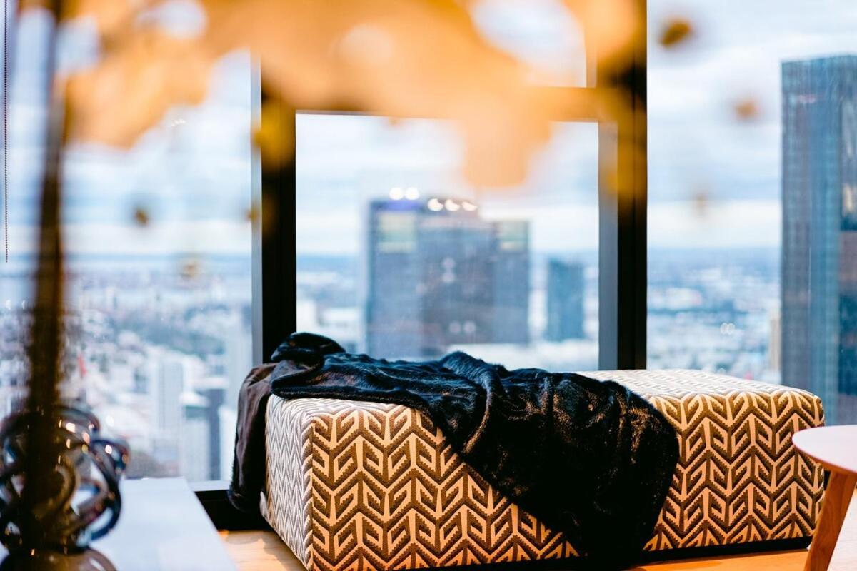 Top-tier 2 Bdrm View Southbank 47th Floor Apartment