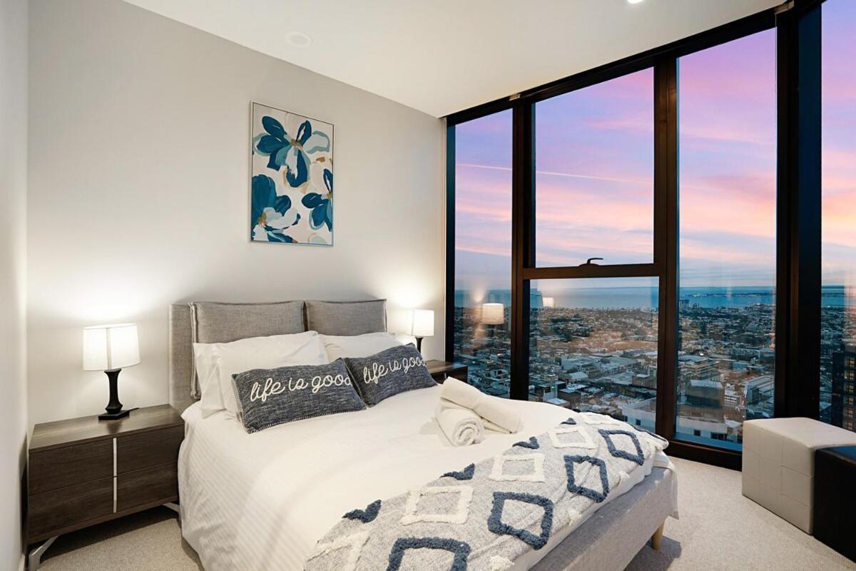 Top-tier 2 Bdrm View Southbank 47th Floor Apartment *