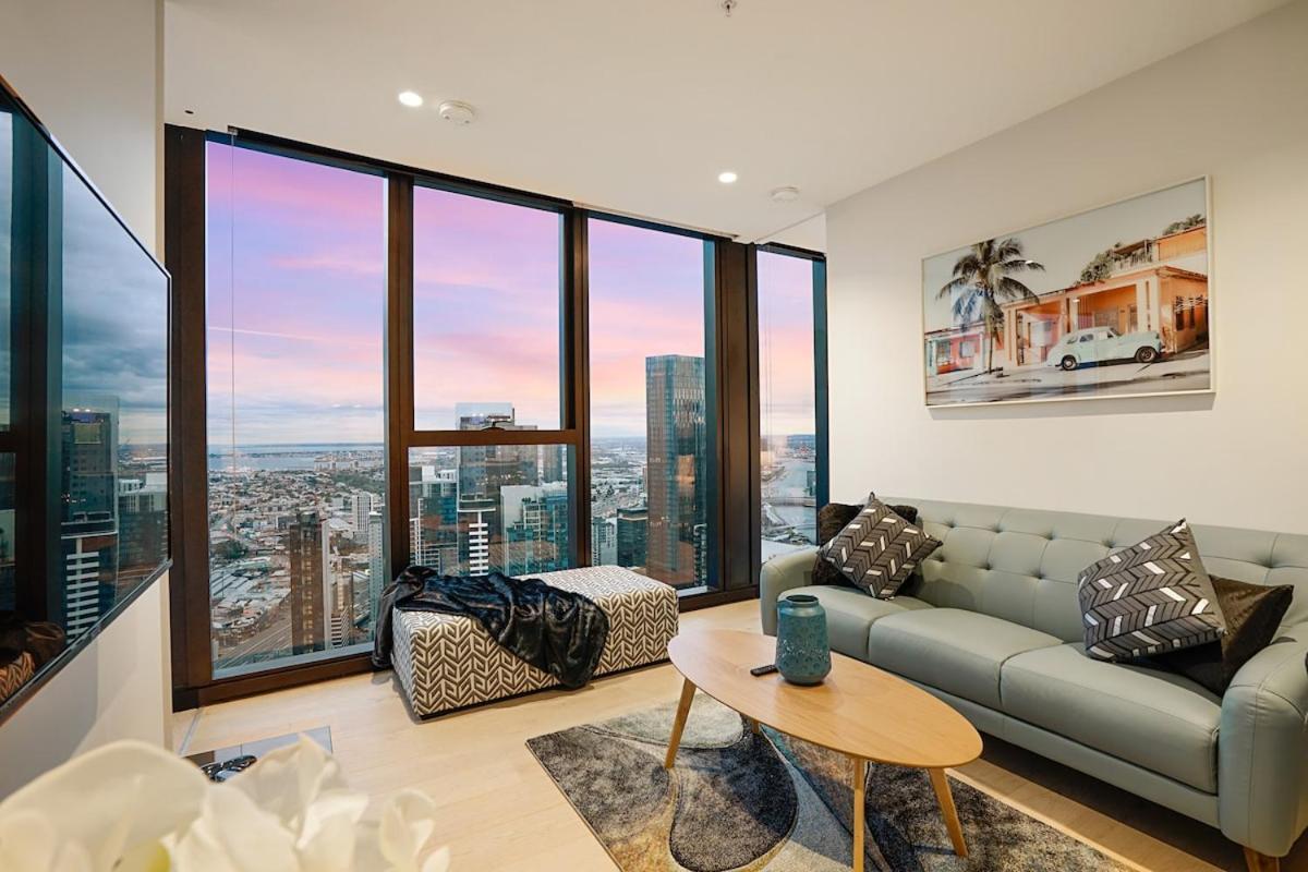 Top-tier 2 Bdrm View Southbank 47th Floor Apartment